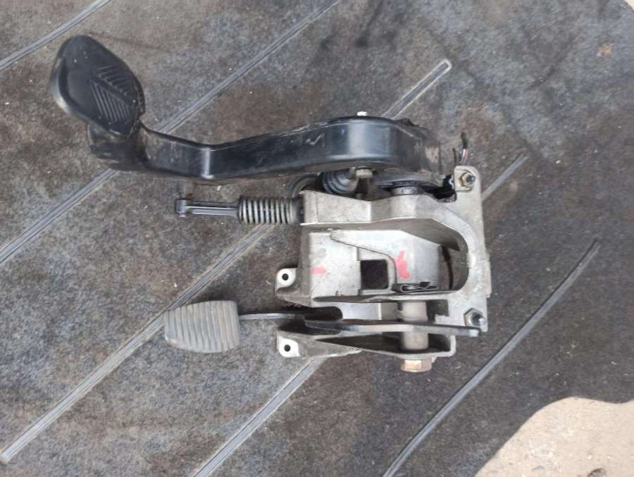 Педальный узел Mercedes Sprinter W901-905 1998г. | Фото № 2 Педальный узел Mercedes Sprinter W901-905 1998г. - Фото 2