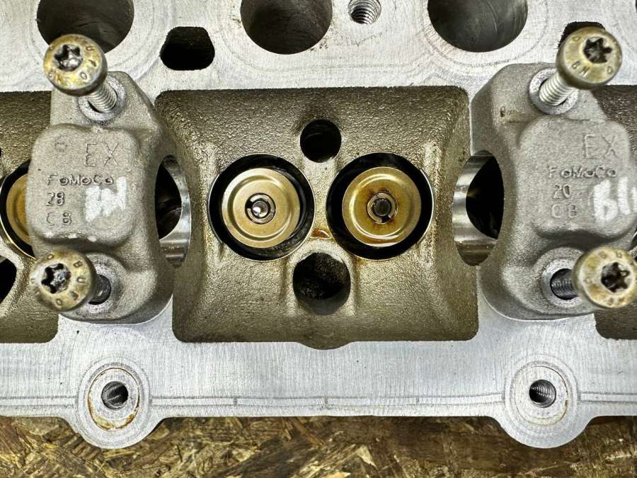 AJ813621LR054846DX236C032CA Головка блока цилиндров правая  Jaguar XF 2 2016г. | Фото № 9  AJ813621LR054846DX236C032CA Головка блока цилиндров правая  Jaguar XF 2 2016г. - Фото 9