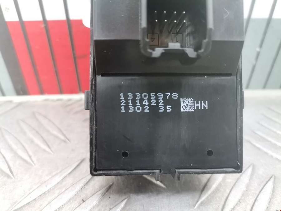 13305978 Блок управления стеклоподъемниками Opel Astra J (2009-2018) Универсал 2012г. | Фото № 4 13305978 Блок управления стеклоподъемниками Opel Astra J (2009-2018) Универсал 2012г. - Фото 4