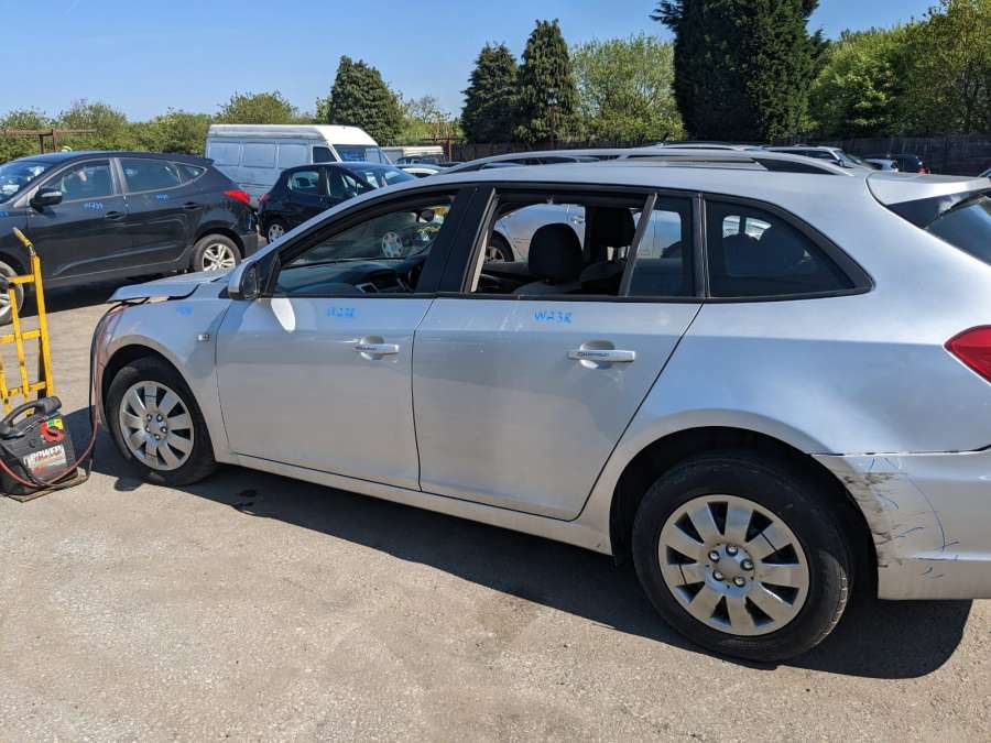 95062832 Накладка декоративная зеркала Chevrolet Cruze 2 (J300) (2008-2016) Универсал 2013г. | Фото № 5 95062832 Накладка декоративная зеркала Chevrolet Cruze 2 (J300) (2008-2016) Универсал 2013г. - Фото 5