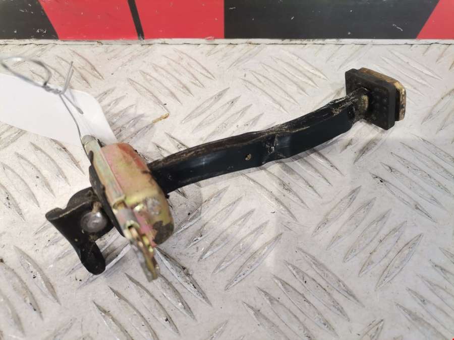 Ограничитель открывания двери Hyundai Santa Fe 1 (SM) (2000-2006) Внедорожник 5дв. 2004г. | Фото № 1 Ограничитель открывания двери Hyundai Santa Fe 1 (SM) (2000-2006) Внедорожник 5дв. 2004г. - Фото 1