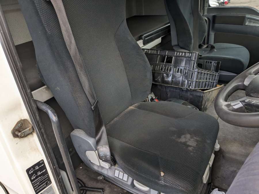 5710100002 Фонарь габаритный правый MAN TGM (2005-2020) Грузовой 2012г. | Фото № 15 5710100002 Фонарь габаритный правый MAN TGM (2005-2020) Грузовой 2012г. - Фото 15