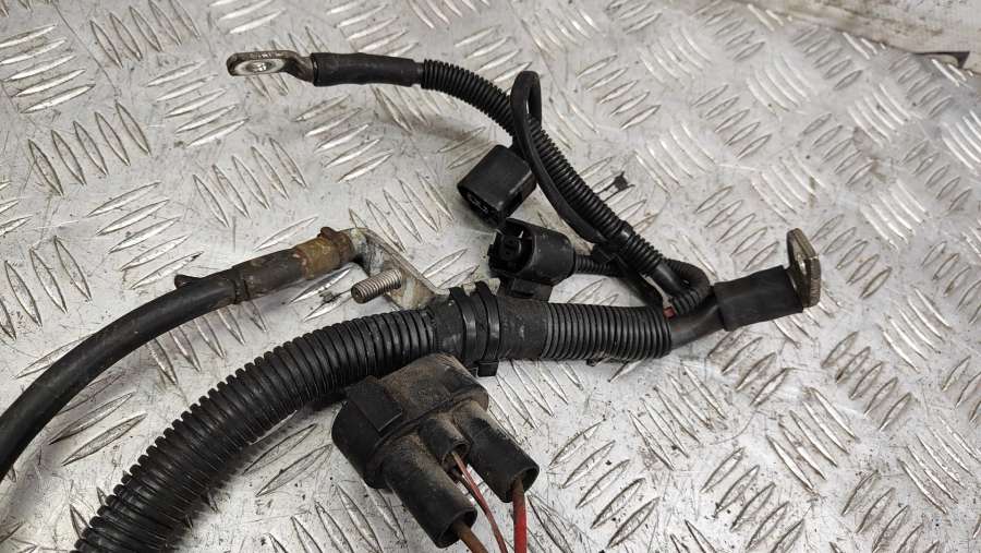 Клемма аккумулятора плюс  Audi A4 2010г. | Фото № 2   Клемма аккумулятора плюс  Audi A4 2010г. - Фото 2