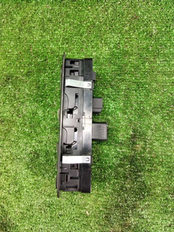 30S10091429SN00580RBK0008B Блок управления стеклоподъемниками передней левой  Dodge Grand Caravan минивэн 2010г. | Фото № 2  30S10091429SN00580RBK0008B Блок управления стеклоподъемниками передней левой  Dodge Grand Caravan минивэн 2010г. - Фото 2