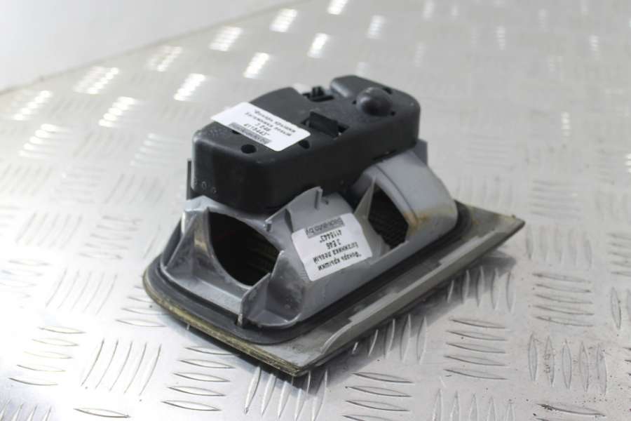 8364923 Фонарь крышки багажника левый  BMW 3 седан 1998г. | Фото № 2  8364923 Фонарь крышки багажника левый  BMW 3 седан 1998г. - Фото 2