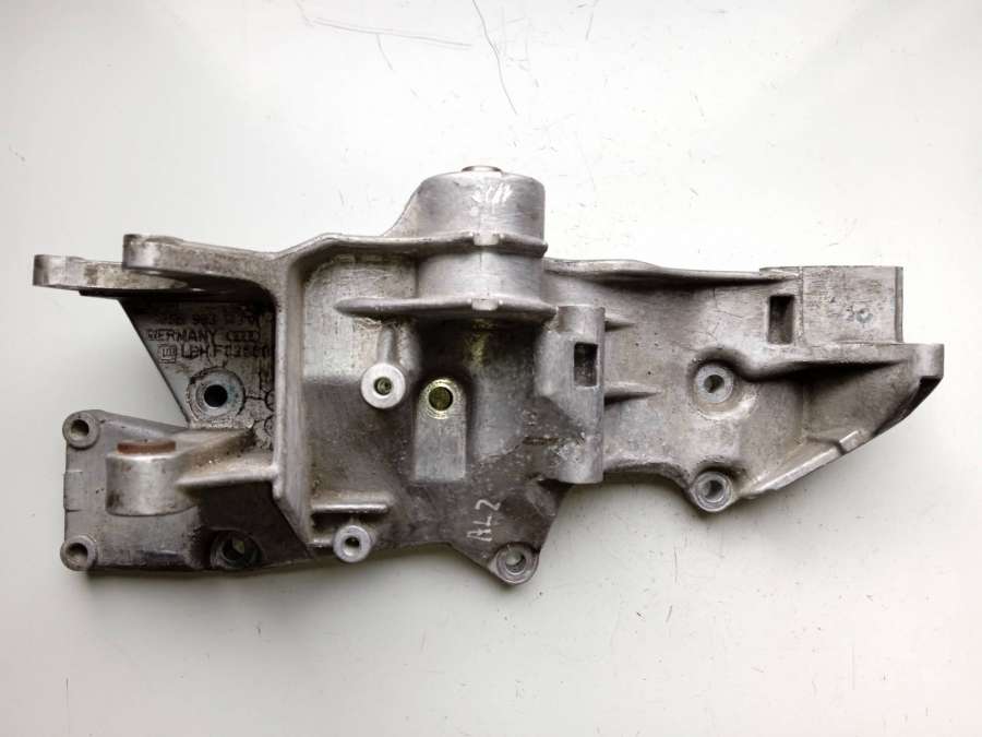 06B903143N Кронштейн (крепление) Volkswagen Passat B5 2001г. | Фото № 1 06B903143N Кронштейн (крепление) Volkswagen Passat B5 2001г. - Фото 1