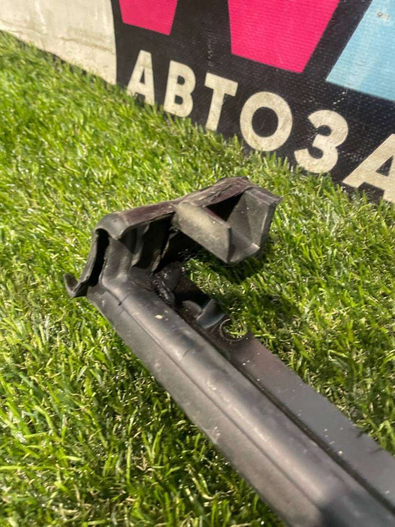 1072080-90-B Уплотнитель стекла двери задний правый Tesla Model 2023г. | Фото № 3 1072080-90-B Уплотнитель стекла двери задний правый Tesla Model 2023г. - Фото 3