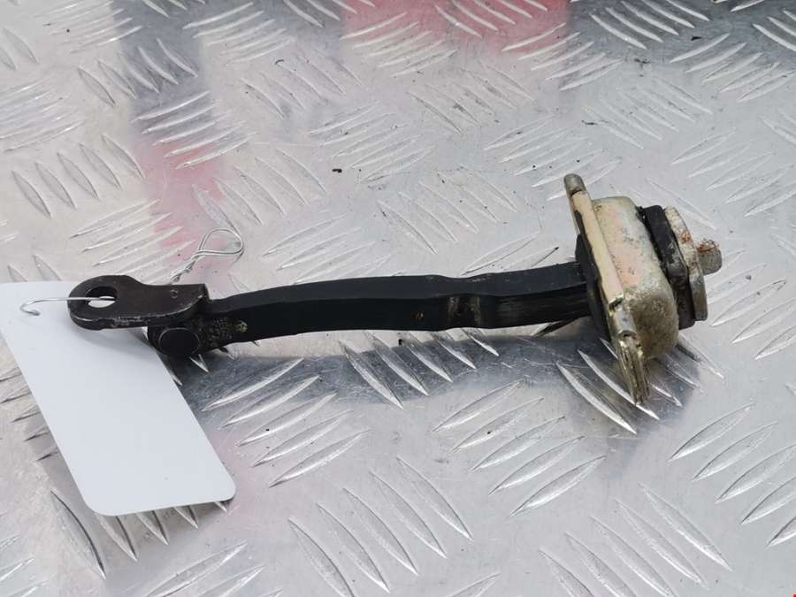 Ограничитель открывания двери Hyundai Santa Fe 1 (SM) (2000-2006) Внедорожник 5дв. 2005г. | Фото № 1 Ограничитель открывания двери Hyundai Santa Fe 1 (SM) (2000-2006) Внедорожник 5дв. 2005г. - Фото 1