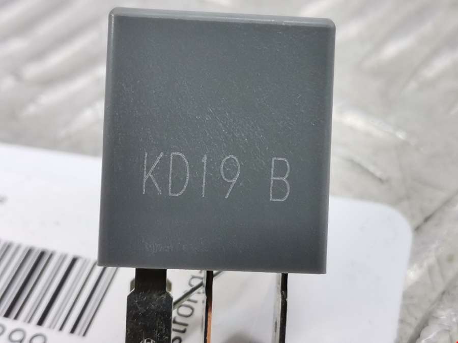 Реле Chevrolet Captiva 1 (2006-2018) Внедорожник 5дв. 2010г. | Фото № 2 Реле Chevrolet Captiva 1 (2006-2018) Внедорожник 5дв. 2010г. - Фото 2