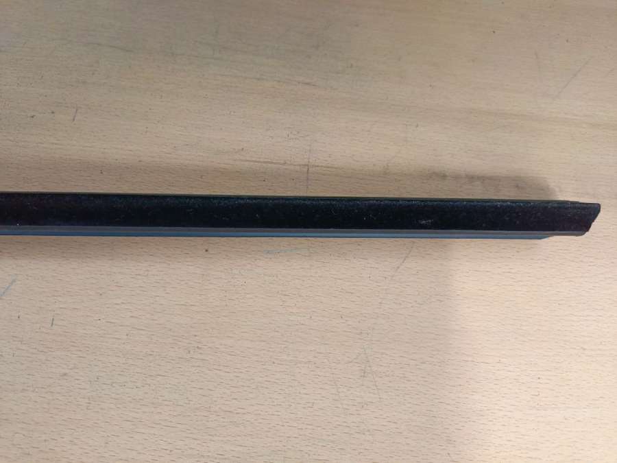 Молдинг стекла двери передней правой внутренний Renault Lodgy 2014г. | Фото № 2 Молдинг стекла двери передней правой внутренний Renault Lodgy 2014г. - Фото 2