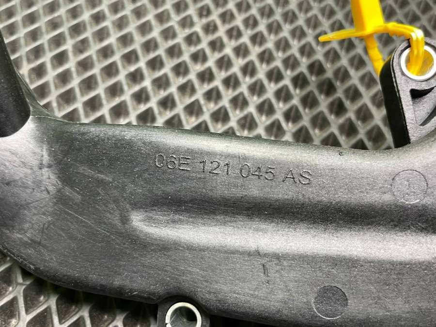 06E121045AS06E121030 Патрубок радиатора Audi Q7 4M 2015г. | Фото № 8 06E121045AS06E121030 Патрубок радиатора Audi Q7 4M 2015г. - Фото 8