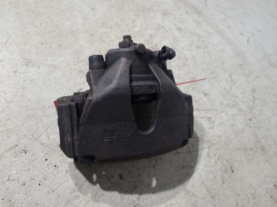 Суппорт передний левый  Opel Astra H рест. универсал 2007г. | Фото № 1   Суппорт передний левый  Opel Astra H рест. универсал 2007г. - Фото 1