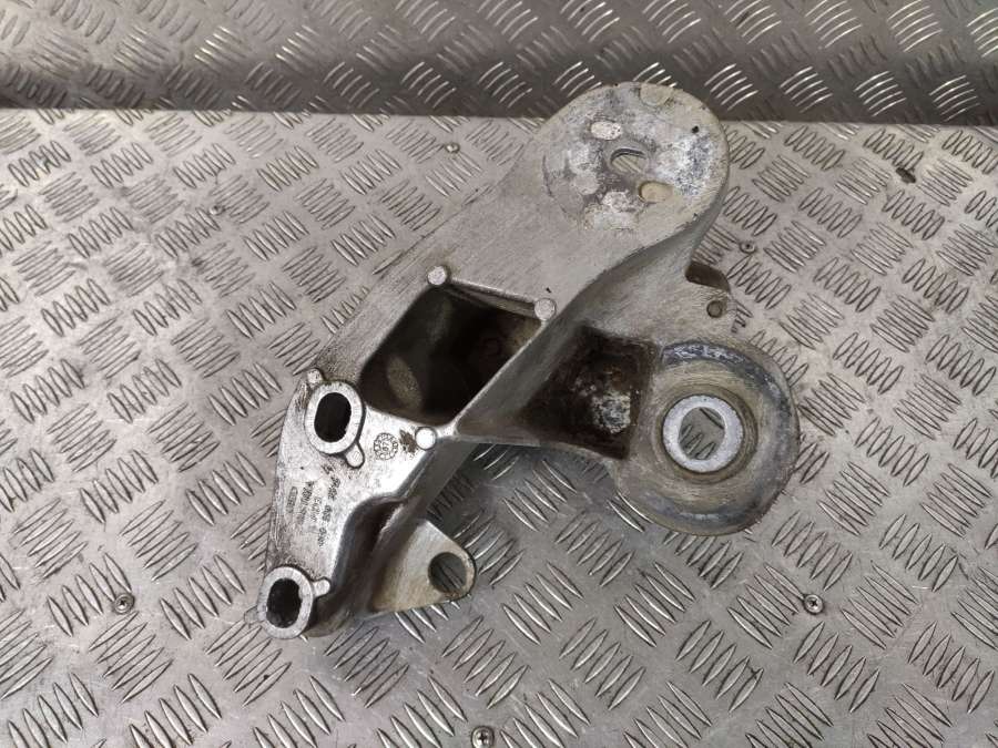 4F0199351S Кронштейн стабилизатора  Audi A6 Allroad C6 2007г. | Фото № 3  4F0199351S Кронштейн стабилизатора  Audi A6 Allroad C6 2007г. - Фото 3