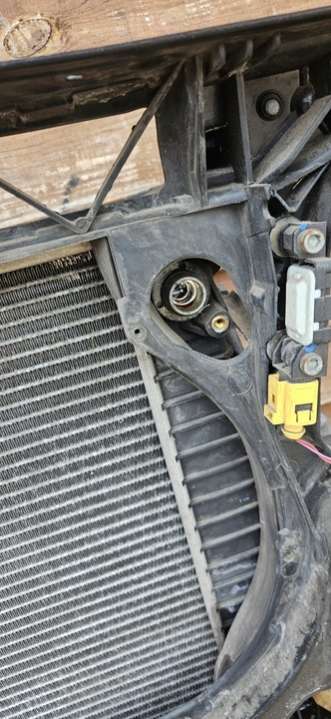 Передняя панель крепления облицовки (телевизор) Audi A4 B6 (2000-2005) 2000г. | Фото № 15 Передняя панель крепления облицовки (телевизор) Audi A4 B6 (2000-2005) 2000г. - Фото 15