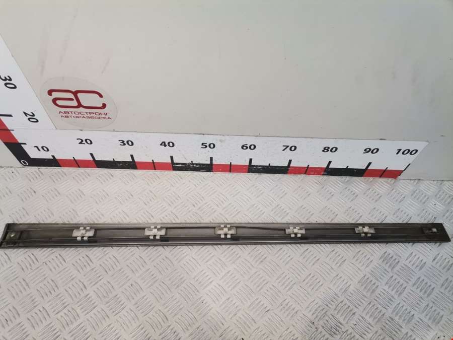 Накладка декоративная (молдинг) двери передней правой Mercedes C-Class (W203) (2000-2008) Седан 2003г. | Фото № 6 Накладка декоративная (молдинг) двери передней правой Mercedes C-Class (W203) (2000-2008) Седан 2003г. - Фото 6