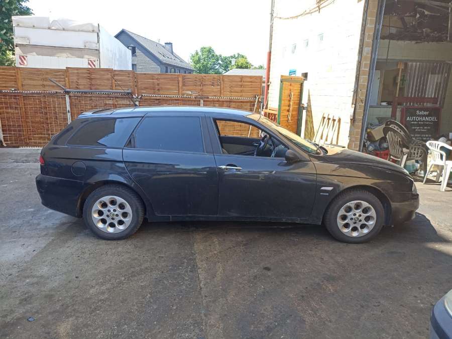 Натяжитель ремня генератора (приводного поликлинового ремня Alfa Romeo 156 (932) (1997-2007) Универсал 2004г. | Фото № 6 Натяжитель ремня генератора (приводного поликлинового ремня Alfa Romeo 156 (932) (1997-2007) Универсал 2004г. - Фото 6