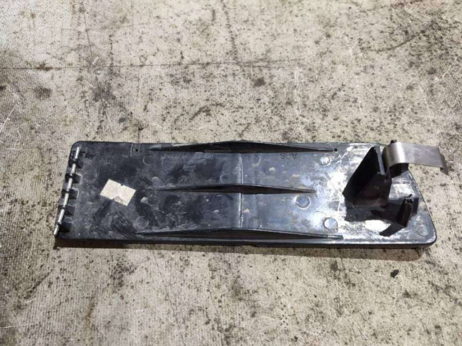 Заглушка (решетка) в бампер Volkswagen Golf 3 1995г. | Фото № 4 Заглушка (решетка) в бампер Volkswagen Golf 3 1995г. - Фото 4