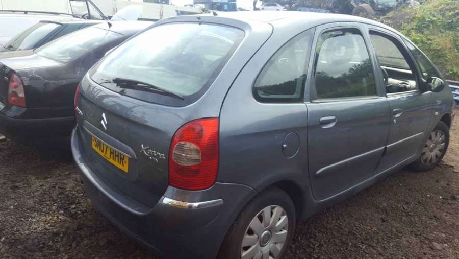 Петля крышки (двери) багажника Citroen Xsara Picasso (1999-2012) Минивэн 2007г. | Фото № 6 Петля крышки (двери) багажника Citroen Xsara Picasso (1999-2012) Минивэн 2007г. - Фото 6