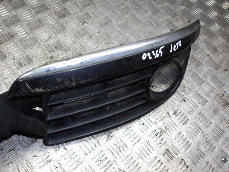 1k0853665k Заглушка (решетка) в бампер  Volkswagen Jetta 2007г. | Фото № 3  1k0853665k Заглушка (решетка) в бампер  Volkswagen Jetta 2007г. - Фото 3