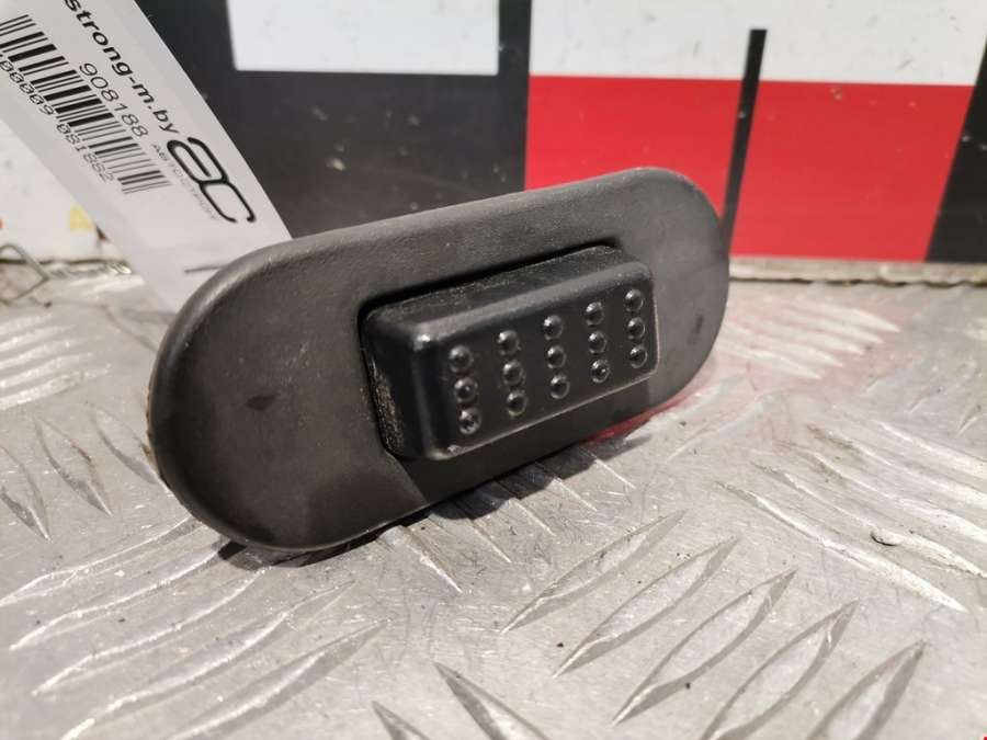 Ручка крышки багажника Hyundai Santa Fe 1 (SM) (2000-2006) Внедорожник 5дв. 2002г. | Фото № 3 Ручка крышки багажника Hyundai Santa Fe 1 (SM) (2000-2006) Внедорожник 5дв. 2002г. - Фото 3