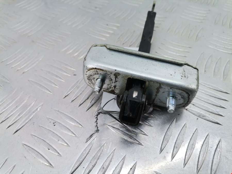 Ограничитель открывания двери задней Toyota Corolla Verso 2 (2004-2009) Минивэн 2005г. | Фото № 3 Ограничитель открывания двери задней Toyota Corolla Verso 2 (2004-2009) Минивэн 2005г. - Фото 3