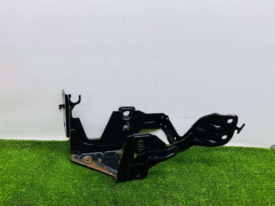 Кронштейн блока ABS   Ford Mondeo III 2005г. | Фото № 1    Кронштейн блока ABS   Ford Mondeo III 2005г. - Фото 1