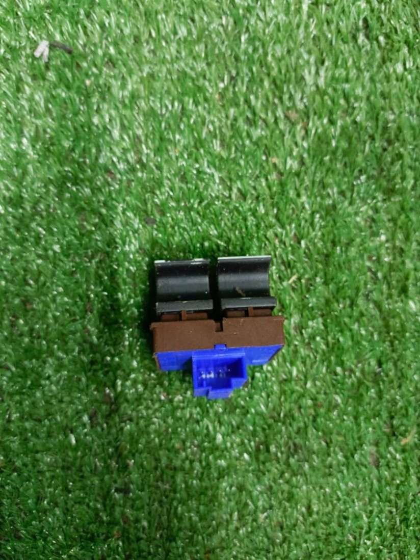 3C0959903 Кнопка открывания лючка бензобака Volkswagen Passat B6 2006г. | Фото № 2 3C0959903 Кнопка открывания лючка бензобака Volkswagen Passat B6 2006г. - Фото 2