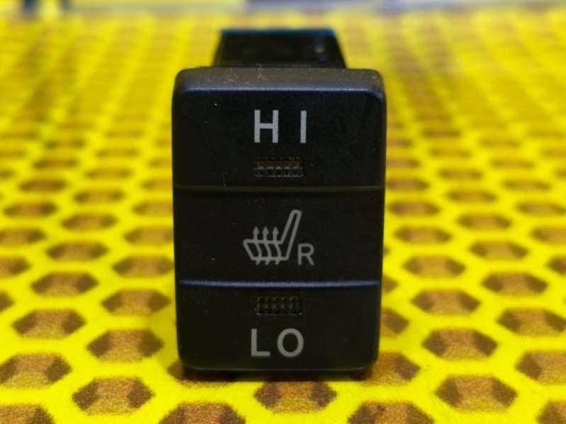 8475112110 Кнопка подогрева сидения Toyota Corolla ZRE181 2013г. | Фото № 1 8475112110 Кнопка подогрева сидения Toyota Corolla ZRE181 2013г. - Фото 1