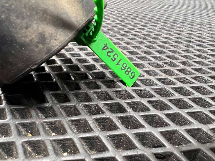 F60240061 Резинка глушителя  Mazda Premacy CP CP8W 2000г. | Фото № 6  F60240061 Резинка глушителя  Mazda Premacy CP CP8W 2000г. - Фото 6