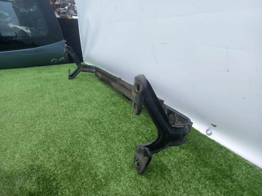 Кронштейн передней панели (телевизора) Volvo C30 2010г. | Фото № 4 Кронштейн передней панели (телевизора) Volvo C30 2010г. - Фото 4