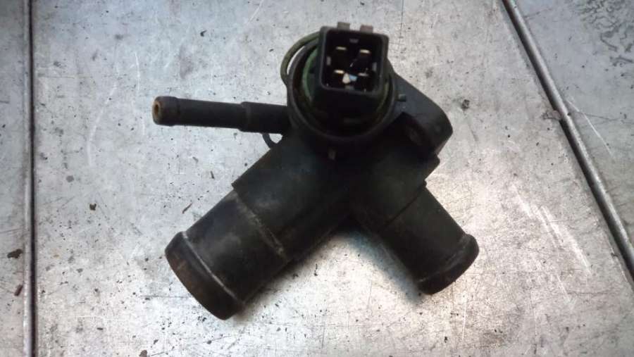 068121133AE Фланец (тройник) системы охлаждения Volkswagen Caddy 2 поколение 1997г. | Фото № 3 068121133AE Фланец (тройник) системы охлаждения Volkswagen Caddy 2 поколение 1997г. - Фото 3