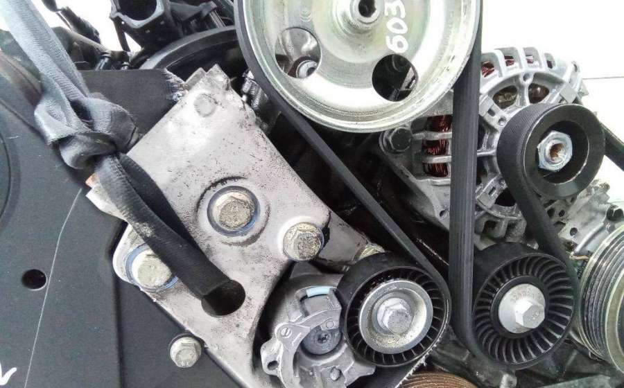 Кронштейн генератора Citroen C5 2001г. | Фото № 1 Кронштейн генератора Citroen C5 2001г. - Фото 1