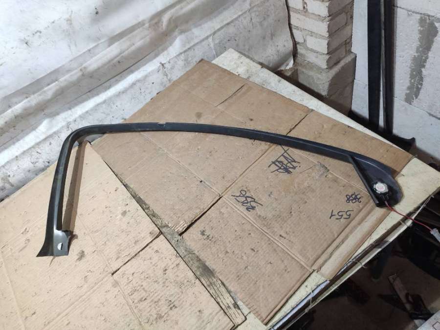 Молдинг стекла двери передней правой внутренний Volkswagen Phaeton 2005г. | Фото № 4 Молдинг стекла двери передней правой внутренний Volkswagen Phaeton 2005г. - Фото 4