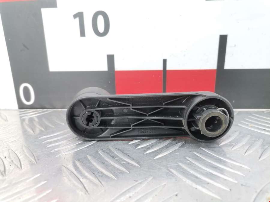 90247150 Ручка стеклоподъемника Opel Astra F (1991-1999) Универсал 1997г. | Фото № 3 90247150 Ручка стеклоподъемника Opel Astra F (1991-1999) Универсал 1997г. - Фото 3