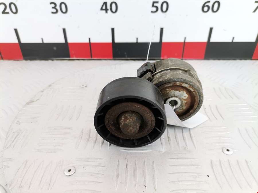 Натяжитель ремня генератора (приводного поликлинового ремня Alfa Romeo 156 (932) (1997-2007) Универсал 2004г. | Фото № 1 Натяжитель ремня генератора (приводного поликлинового ремня Alfa Romeo 156 (932) (1997-2007) Универсал 2004г. - Фото 1