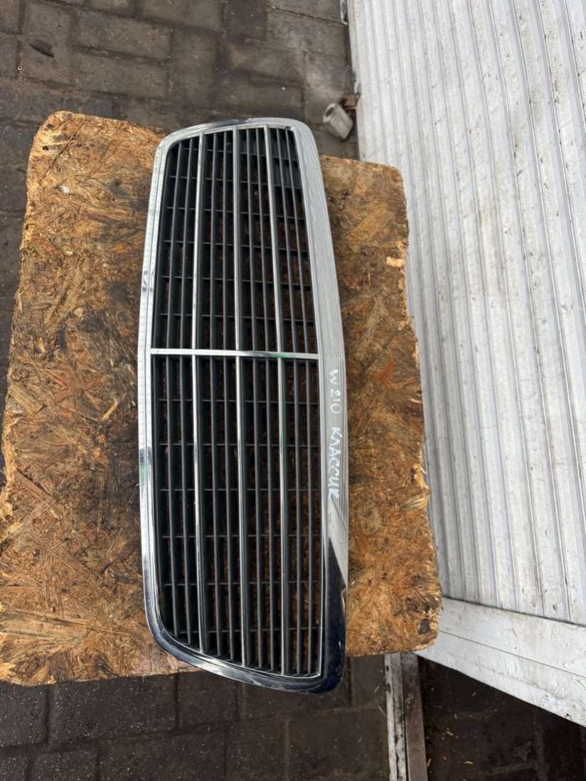 2108800583 Решетка радиатора Mercedes E W210 2001г. | Фото № 1 2108800583 Решетка радиатора Mercedes E W210 2001г. - Фото 1