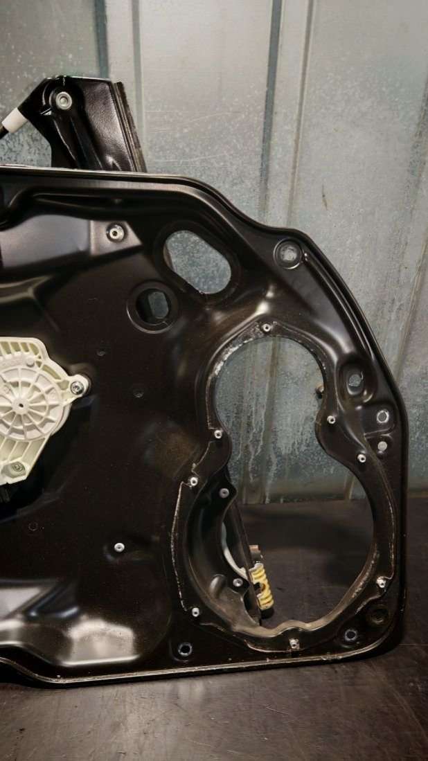 3C2837755K Стеклоподъемник электрический передний левый  Volkswagen Passat B6 2007г. | Фото № 4  3C2837755K Стеклоподъемник электрический передний левый  Volkswagen Passat B6 2007г. - Фото 4