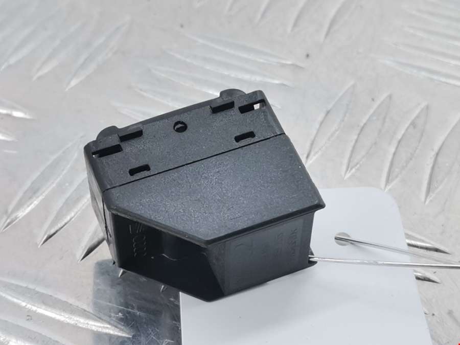 1J0959855 Кнопка стеклоподъемника Volkswagen Passat 5 (1996-2000) Универсал 1999г. | Фото № 2 1J0959855 Кнопка стеклоподъемника Volkswagen Passat 5 (1996-2000) Универсал 1999г. - Фото 2