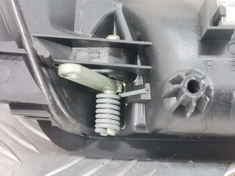 Ручка двери внутренняя задняя правая Audi A4 B6 (2000-2006) Универсал 2001г. | Фото № 3 Ручка двери внутренняя задняя правая Audi A4 B6 (2000-2006) Универсал 2001г. - Фото 3