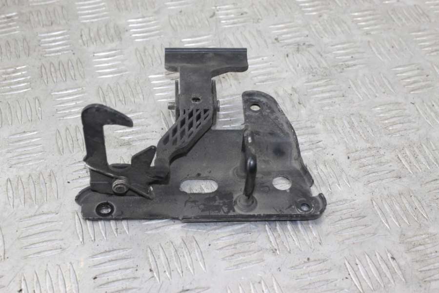 1F0823480 Замок капота Audi A6 седан 2007г. | Фото № 1 1F0823480 Замок капота Audi A6 седан 2007г. - Фото 1