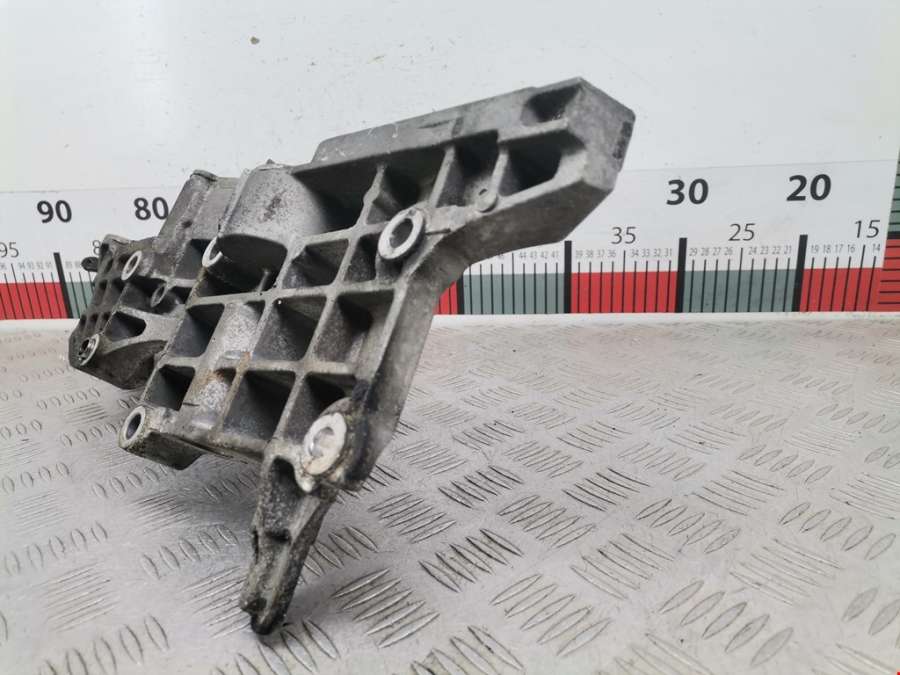 03L903143D Кронштейн генератора Audi A3 8P (2003-2013) Хетчбэк 5дв. 2009г. | Фото № 2 03L903143D Кронштейн генератора Audi A3 8P (2003-2013) Хетчбэк 5дв. 2009г. - Фото 2