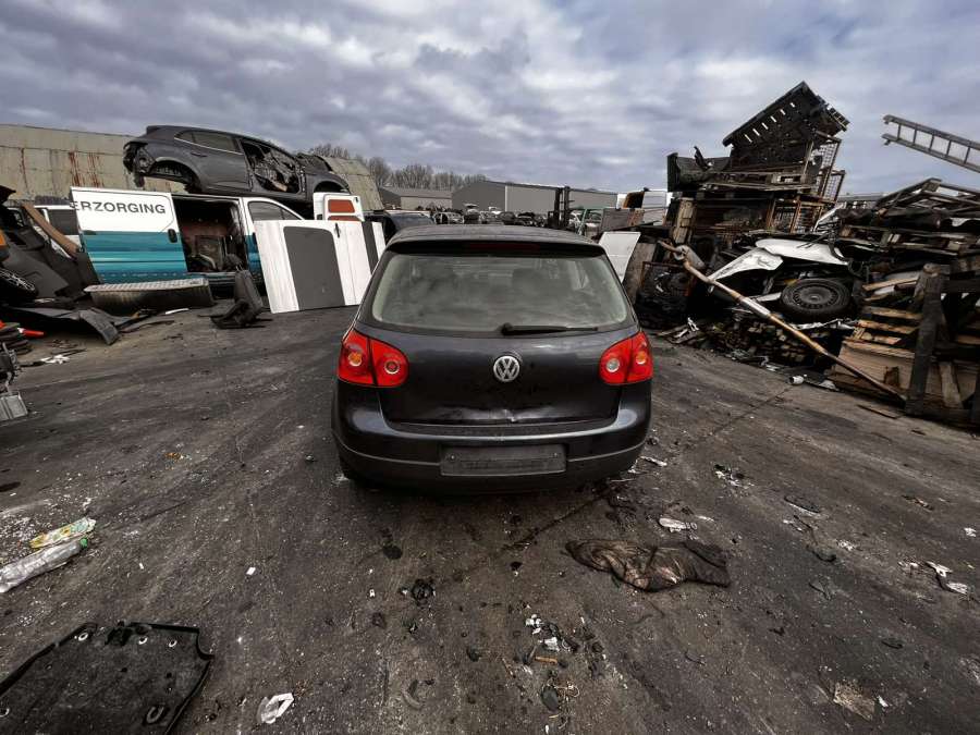 Суппорт передний левый Volkswagen Golf 5 (2003-2008) Хетчбэк 3дв. 2003г. | Фото № 16 Суппорт передний левый Volkswagen Golf 5 (2003-2008) Хетчбэк 3дв. 2003г. - Фото 16