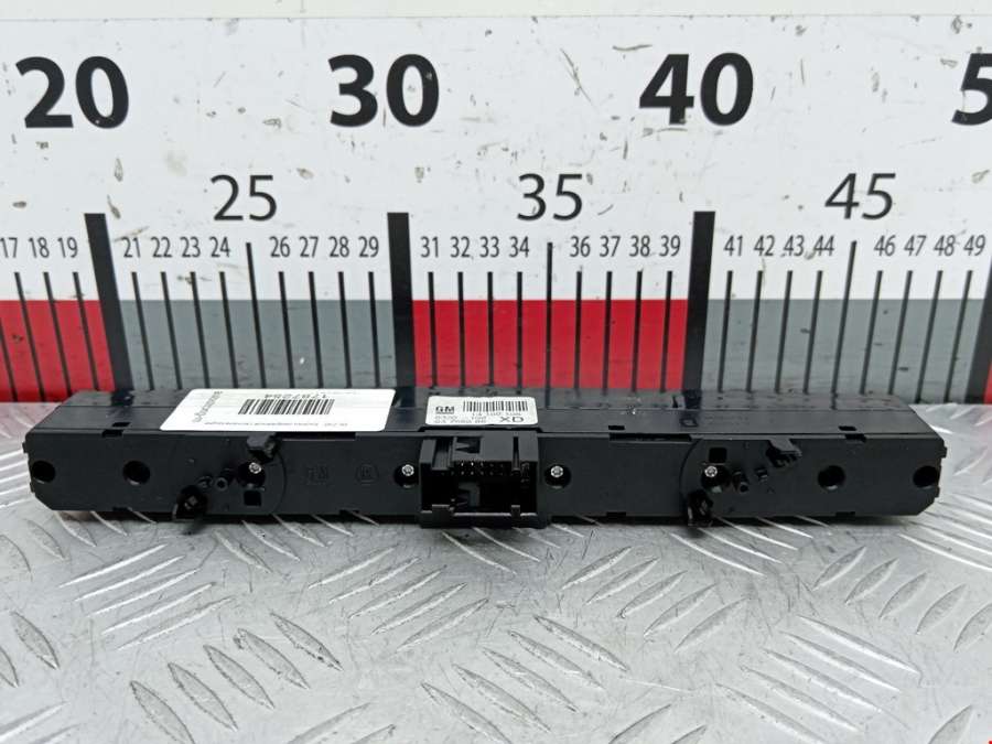 03758065 Кнопка аварийной сигнализации Opel Zafira B (2005-2014) Минивэн 2011г. | Фото № 2 03758065 Кнопка аварийной сигнализации Opel Zafira B (2005-2014) Минивэн 2011г. - Фото 2