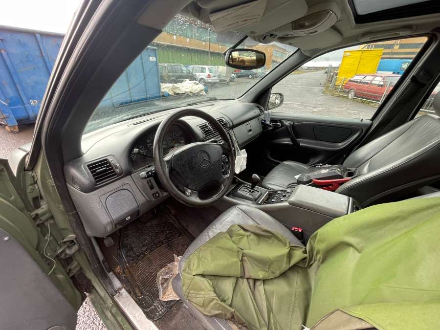 A1636830259 Подлокотник Mercedes ML-Class (W163) (1997-2005) Внедорожник 1998г. | Фото № 9 A1636830259 Подлокотник Mercedes ML-Class (W163) (1997-2005) Внедорожник 1998г. - Фото 9