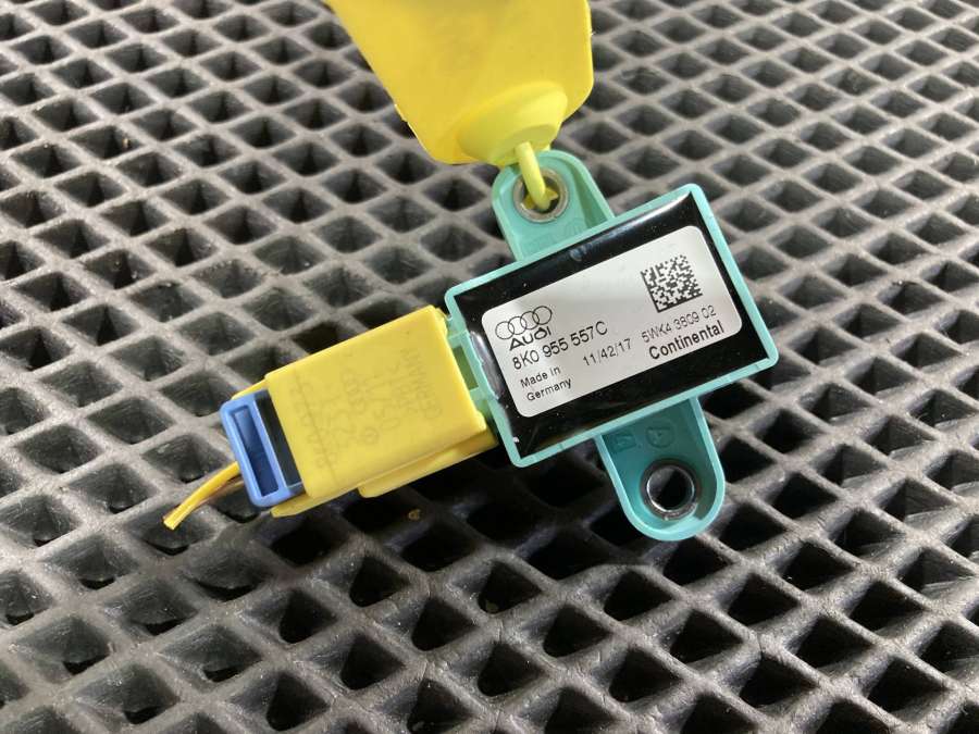 8K0955557C Датчик удара  Audi Q5 8R 2017г. | Фото № 2  8K0955557C Датчик удара  Audi Q5 8R 2017г. - Фото 2