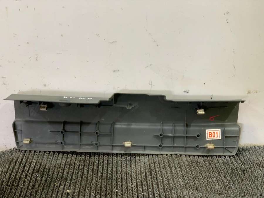 Накладка на порог внутренняя передняя правая Hyundai Santa Fe 1 поколение внедорожник 2001г. | Фото № 1 Накладка на порог внутренняя передняя правая Hyundai Santa Fe 1 поколение внедорожник 2001г. - Фото 1