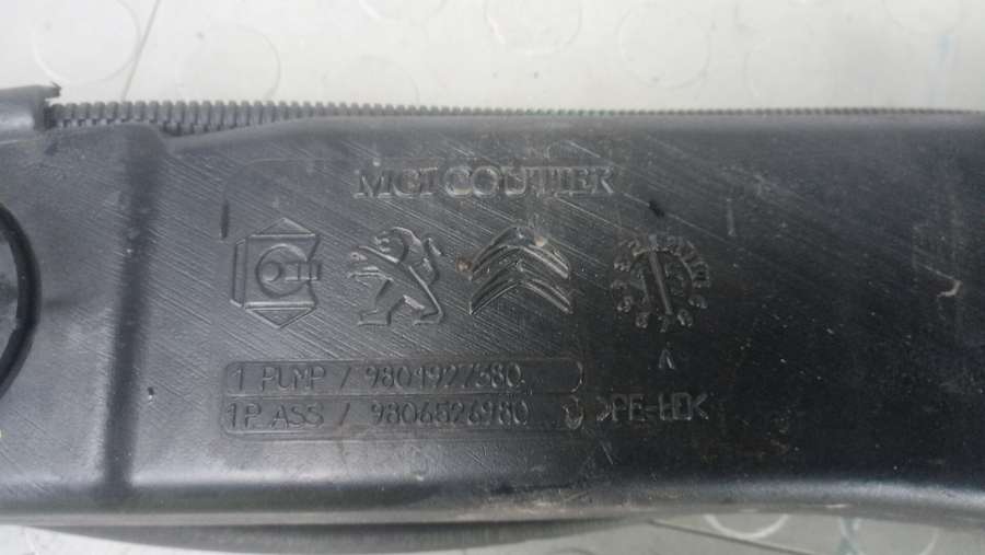 Бачок омывателя PEUGEOT 308 2 2014г. | Фото № 9 Бачок омывателя PEUGEOT 308 2 2014г. - Фото 9