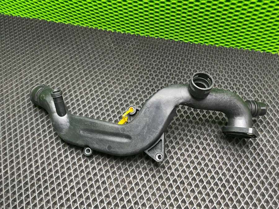 06E121045AS06E121030 Патрубок радиатора Audi Q7 4M 2015г. | Фото № 1 06E121045AS06E121030 Патрубок радиатора Audi Q7 4M 2015г. - Фото 1