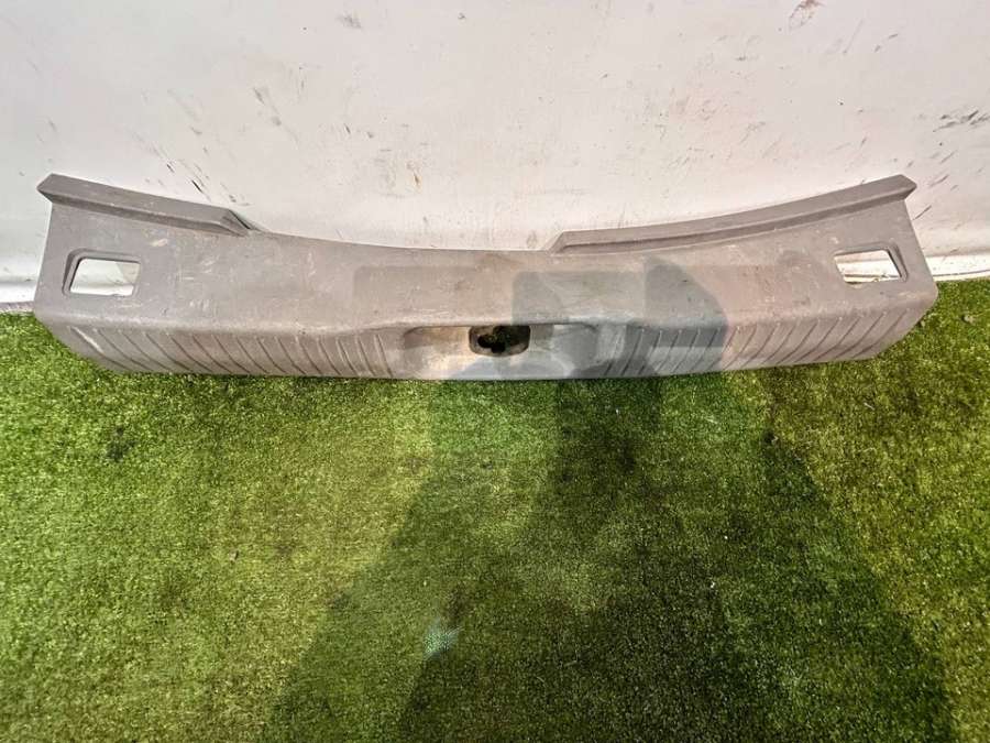 84992BU000  Накладка замка багажника   Nissan Almera Tino 2003г. | Фото № 2  84992BU000  Накладка замка багажника   Nissan Almera Tino 2003г. - Фото 2