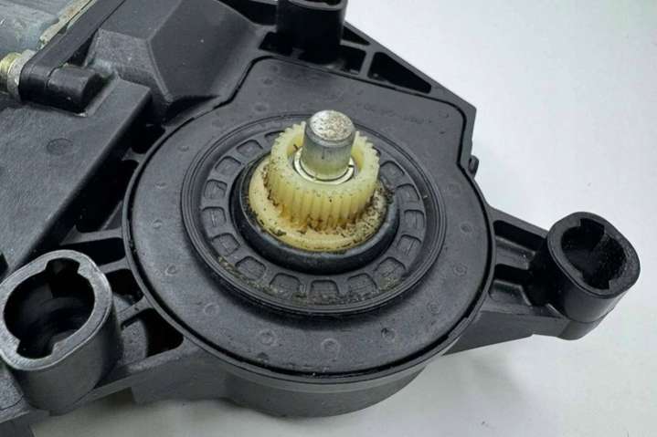 0130821766 Моторчик стеклоподъемника Audi A4 B9 (2015-2019) 2015г. | Фото № 5 0130821766 Моторчик стеклоподъемника Audi A4 B9 (2015-2019) 2015г. - Фото 5